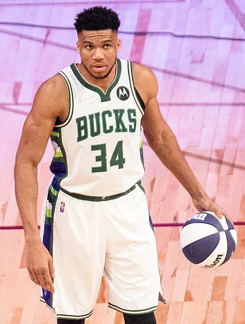 Giannis Antetokounmpo 字母哥